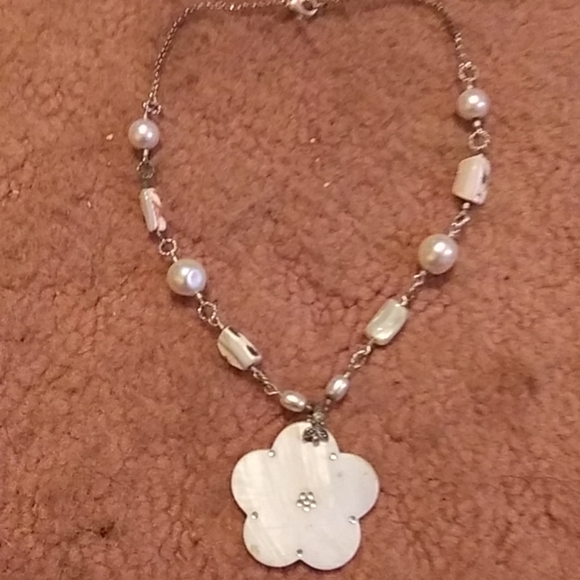 unbranded Jewelry - 🌛 Abalone and faux pearl statement xhoker